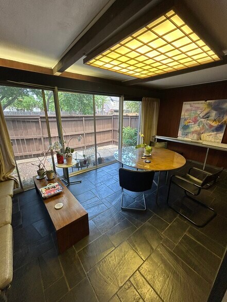 4916 Kelvin Dr, Houston, TX à louer - Photo de l’immeuble – Image 3 sur 14