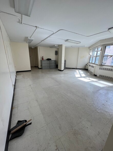 5940 Queens Blvd, Woodside, NY à louer - Photo intérieure – Image 3 sur 16