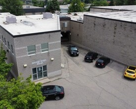 504 Kenora Ave, Hamilton, ON à vendre Photo de l’immeuble– Image 2 sur 14