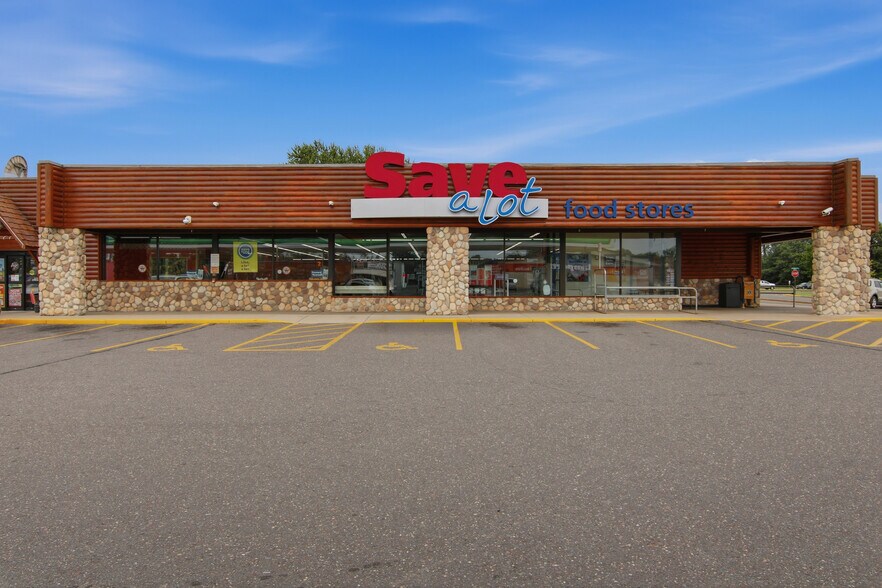 210 Keller Ave S, Amery, WI à louer - Photo de l’immeuble – Image 3 sur 3
