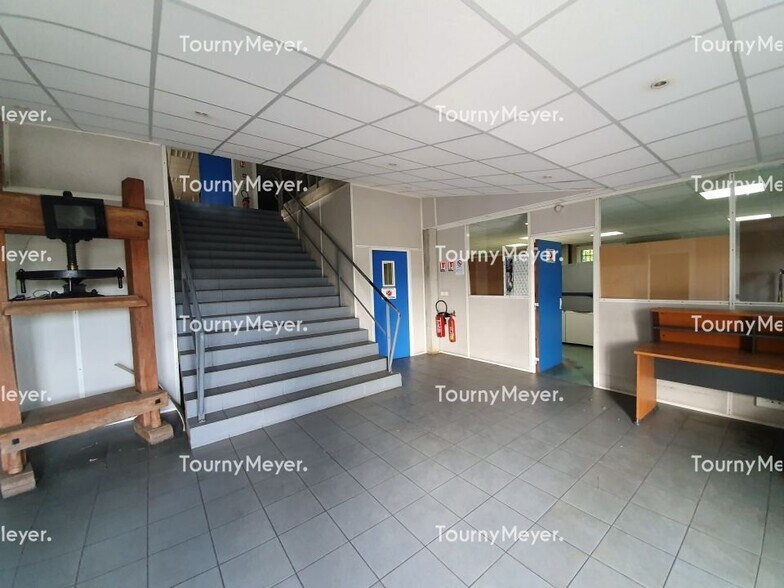 Local d'activités dans Ambarès-et-Lagrave à vendre - Photo intérieure – Image 2 sur 10