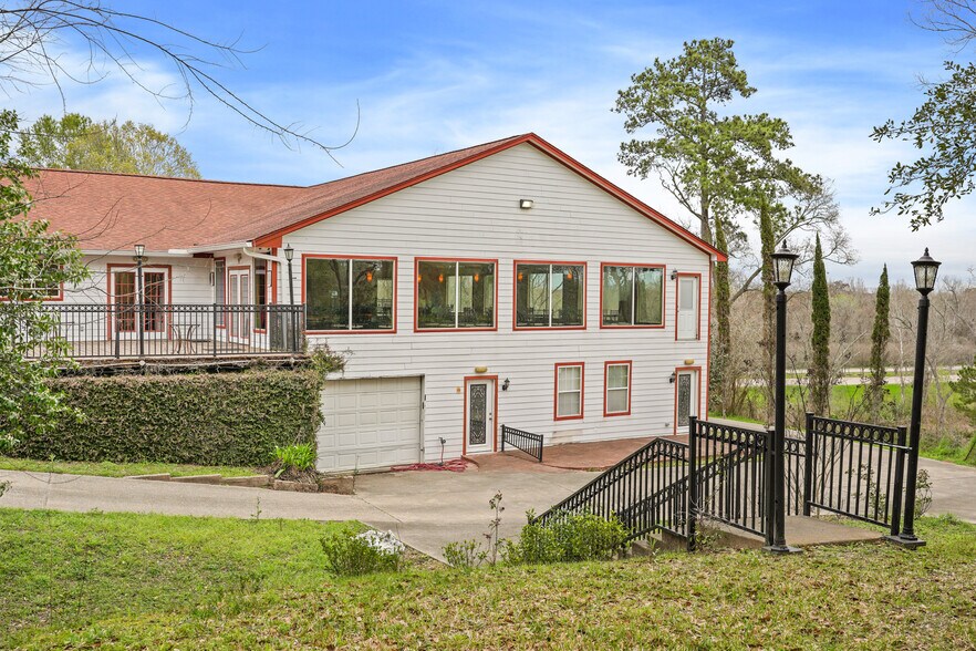 800 E Highway 90, Dayton, TX à vendre - Photo de l’immeuble – Image 3 sur 54