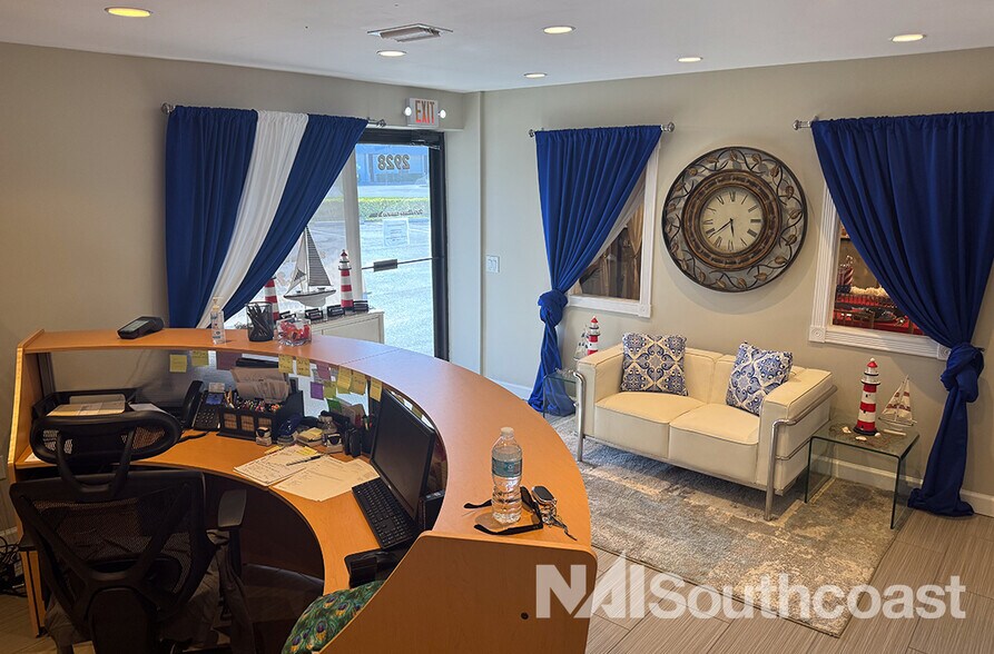 2928-2934 SE Monroe St, Stuart, FL à louer - Photo de l’immeuble – Image 3 sur 12