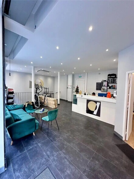 Local commercial dans Paris à louer - Hall d’entrée – Image 2 sur 4