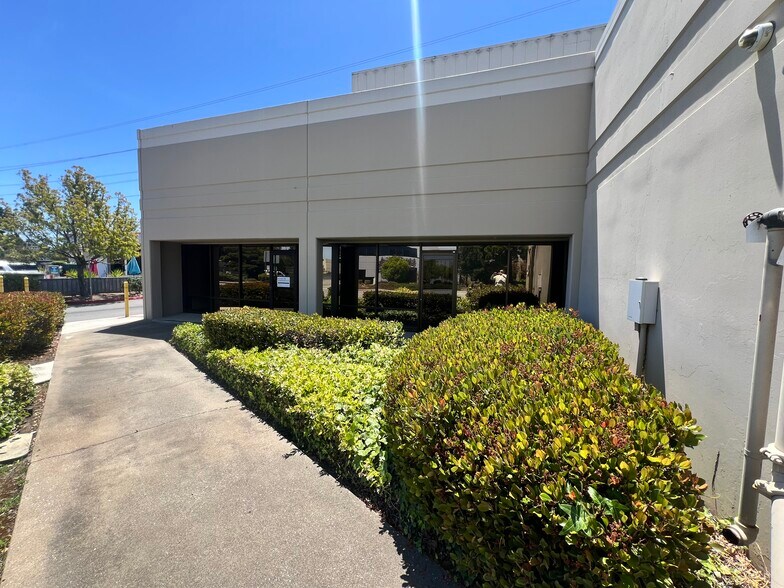 384 Foster City Blvd, Foster City, CA à louer - Photo de l’immeuble – Image 3 sur 23
