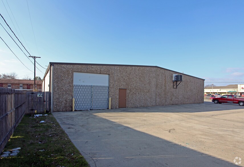 124 S Rogers Rd, Irving, TX à louer - Photo de l’immeuble – Image 2 sur 2
