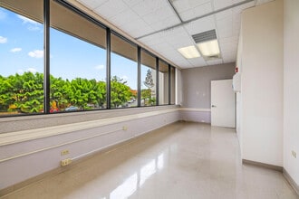 98-1247 Kaahumanu St, Aiea, HI à louer Photo de l’immeuble– Image 2 sur 18