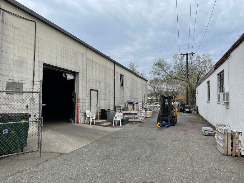 985 E Linden Ave, Linden, NJ à louer - Photo de l’immeuble – Image 3 sur 8
