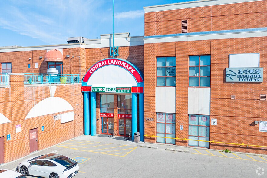 1623 Centre St NW, Calgary, AB à vendre - Photo principale – Image 2 sur 5