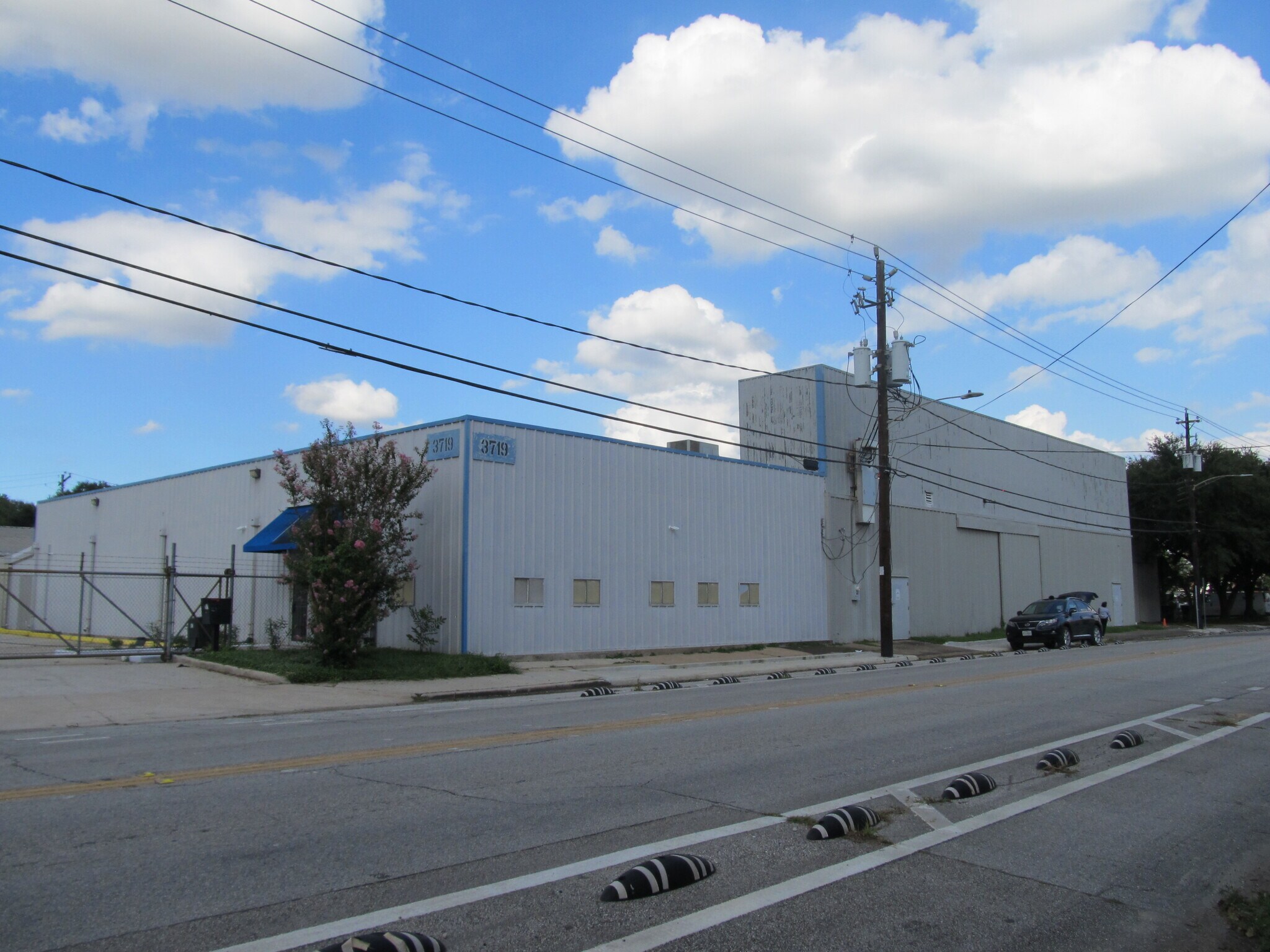 3719 & 3721 LEELAND ST, 3718 BELL STREET portefeuille de 3 biens à vendre sur LoopNet.fr Photo de l’immeuble– Image 1 sur 24