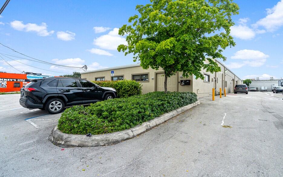 380 SW 12th Ave, Pompano Beach, FL à louer - Photo principale – Image 1 sur 3