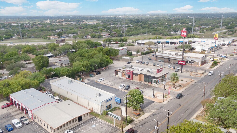 2430 E Southcross Blvd, San Antonio, TX à louer - Aérien – Image 2 sur 23