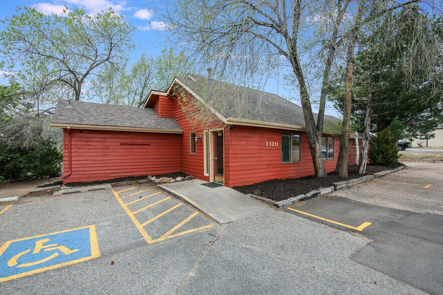 3320 W Eisenhower Blvd, Loveland, CO à louer - Photo de l’immeuble – Image 3 sur 11