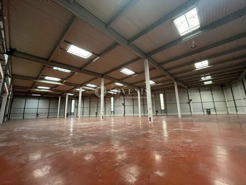 Industriel/Logistique dans Romainville à louer - Photo de l’immeuble – Image 3 sur 11