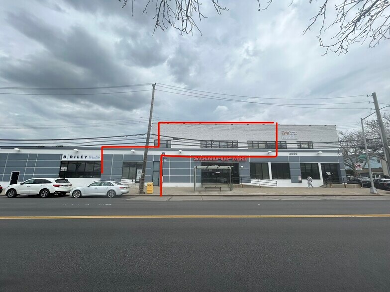 2050 E Eastchester Rd, Bronx, NY à louer - Photo de l’immeuble – Image 2 sur 11