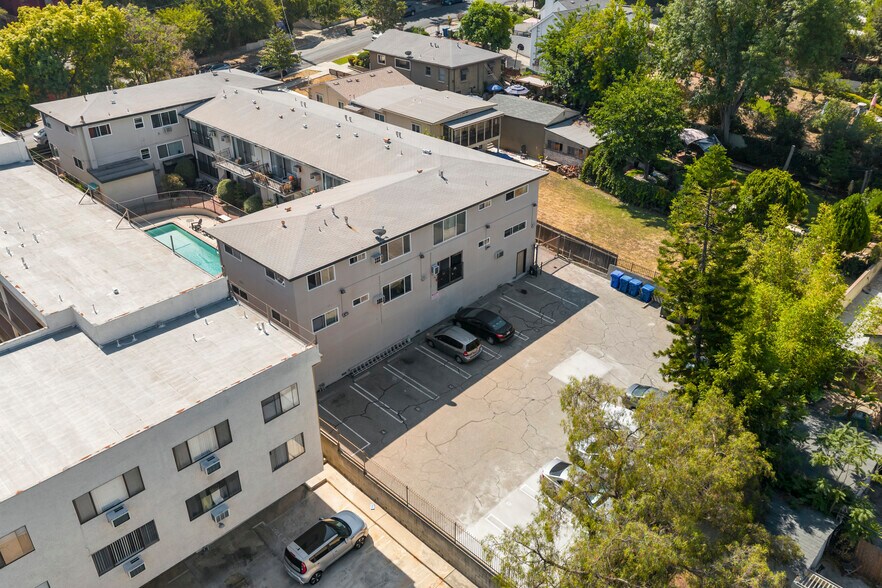 1351 Armadale Ave, Los Angeles, CA à vendre - Photo de l’immeuble – Image 2 sur 9