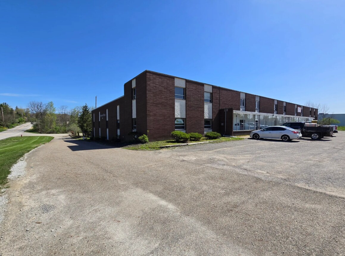 9260 E Valley View Rd, Macedonia, OH à louer Photo de l’immeuble– Image 1 sur 6