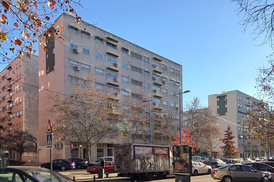 Local commercial dans Alcorcón, Madrid à louer - Photo de l’immeuble – Image 2 sur 2