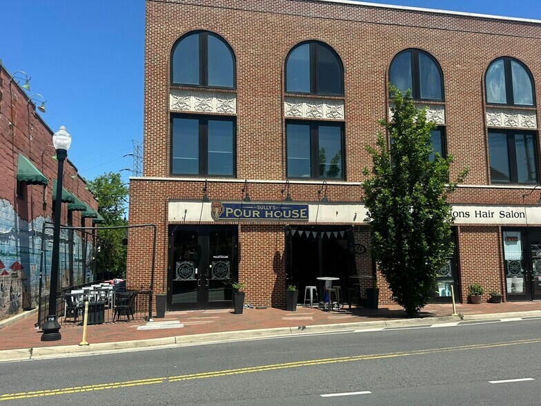 754 Elden St, Herndon, VA à vendre - Photo de l’immeuble – Image 1 sur 15
