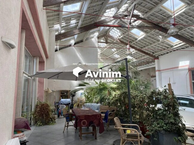 Plus de détails pour Local commercial à vendre