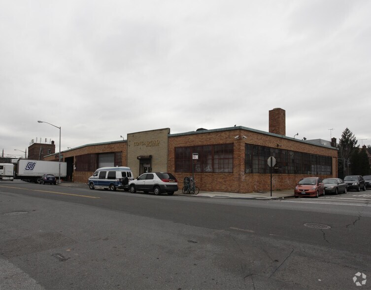 7202 51st Ave, Woodside, NY à vendre - Photo de l’immeuble – Image 1 sur 13
