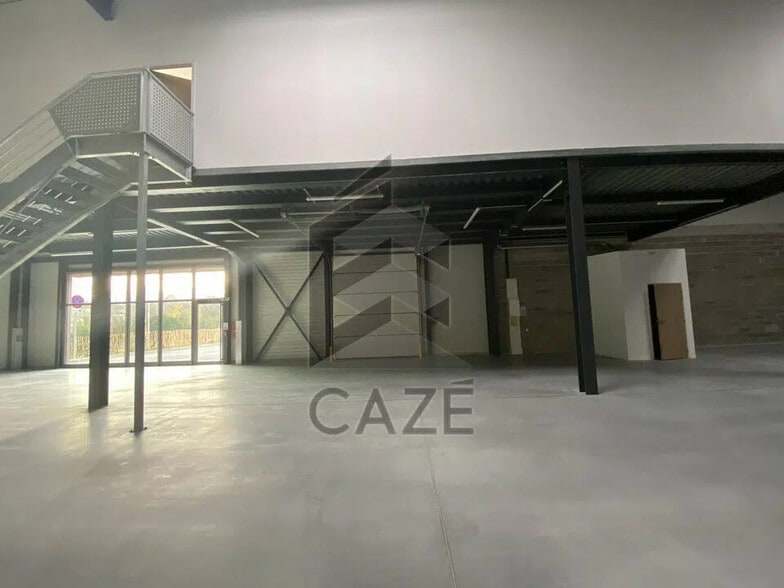 24 Bis Rue Newton, Tresses à louer - Photo de l’immeuble – Image 3 sur 6