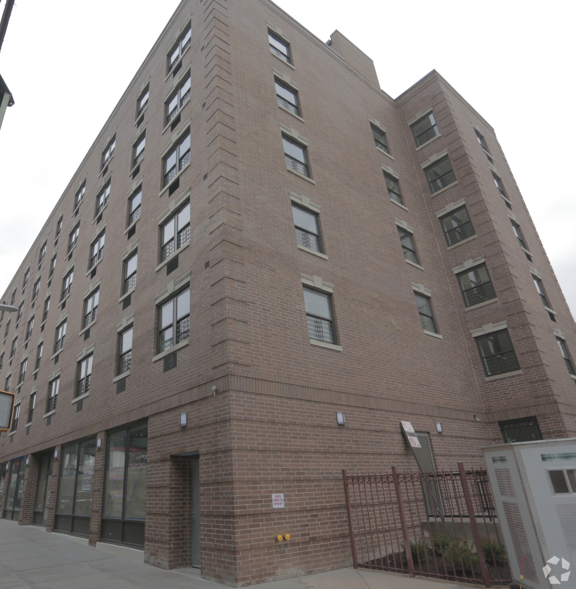 1668 Broadway, Brooklyn, NY à vendre Photo principale– Image 1 sur 6