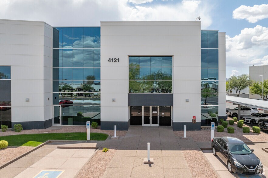 4121 E Cotton Center Blvd, Phoenix, AZ à vendre - Photo de l’immeuble – Image 3 sur 6