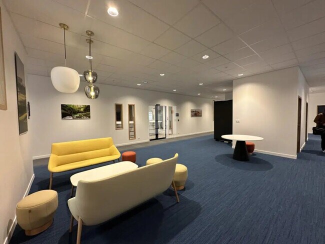 Plus de détails pour 3 Avenue Raymond Chanas, Eybens - Bureau à louer