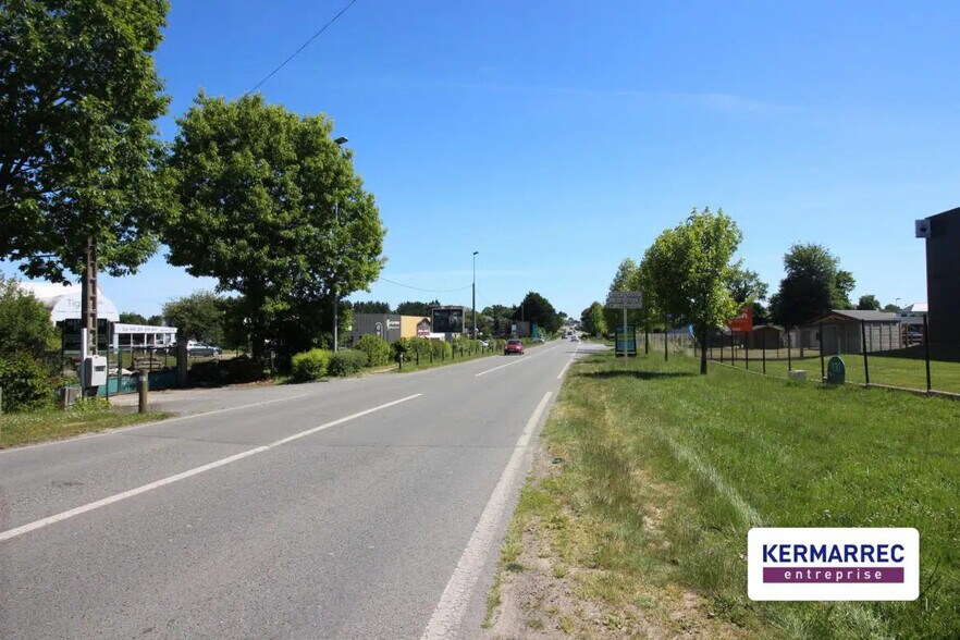 Local d’activités dans La Mézière à louer - Photo de l’immeuble – Image 1 sur 7