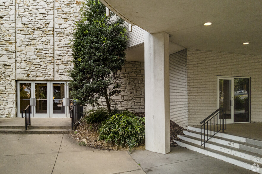 6211 Leesburg Pike, Falls Church, VA à louer - Photo de l’immeuble – Image 3 sur 10