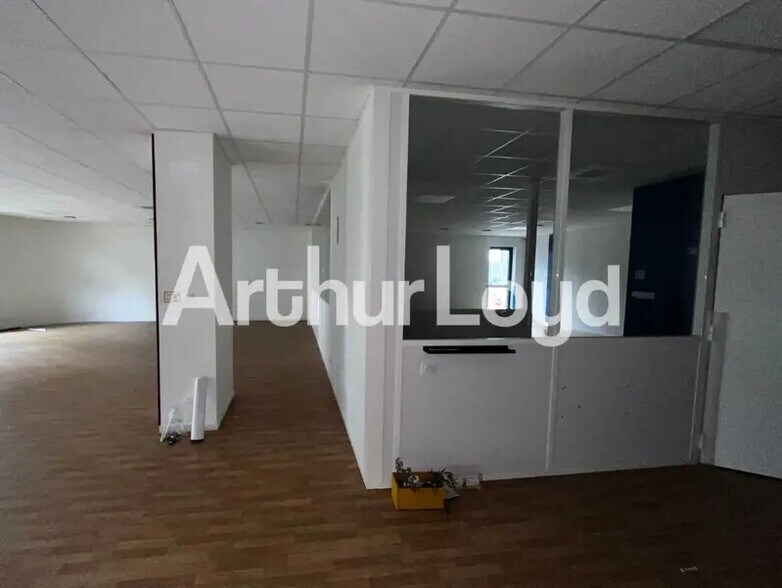 Bureau dans Épron à louer - Photo intérieure – Image 3 sur 3