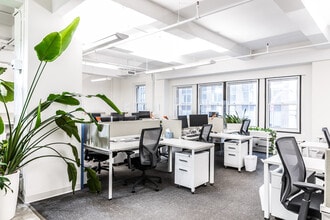 119-121 W 57th St, New York, NY à louer Photo intérieure– Image 2 sur 13