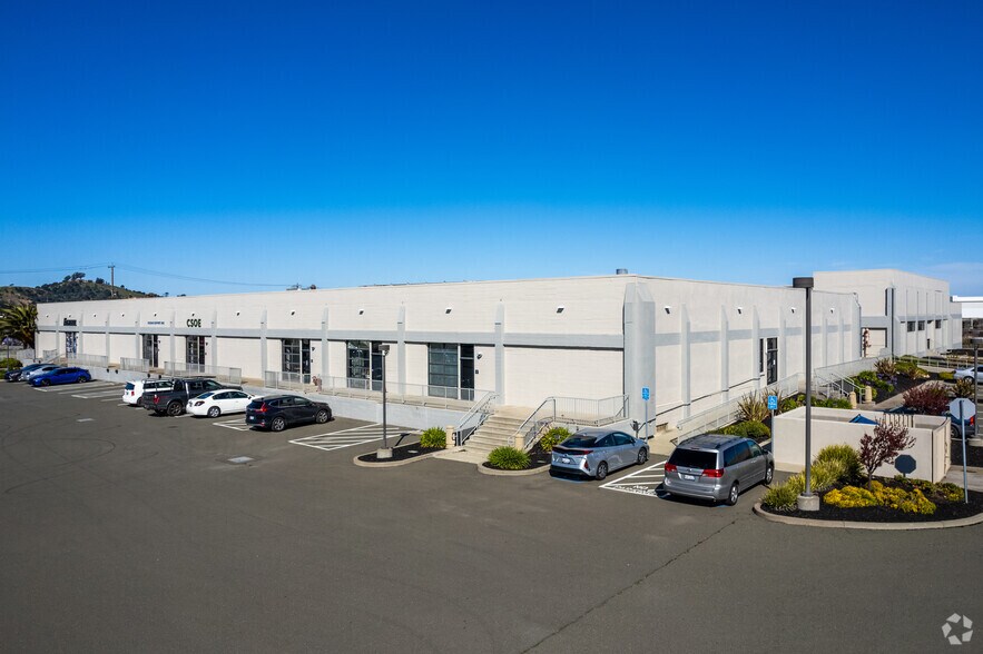 1200 S Harbour Way, Richmond, CA à louer - Photo de l’immeuble – Image 1 sur 5