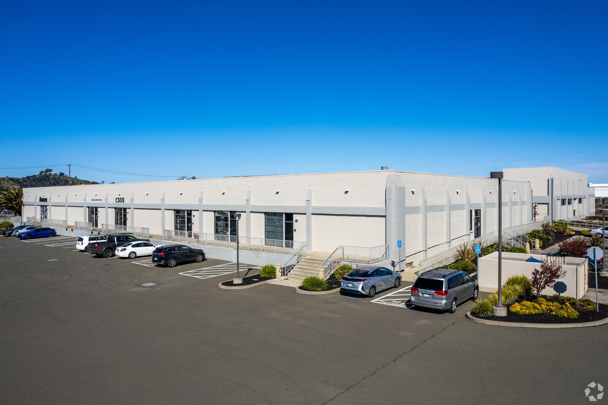 1200 S Harbour Way, Richmond, CA à louer Photo de l’immeuble– Image 1 sur 6
