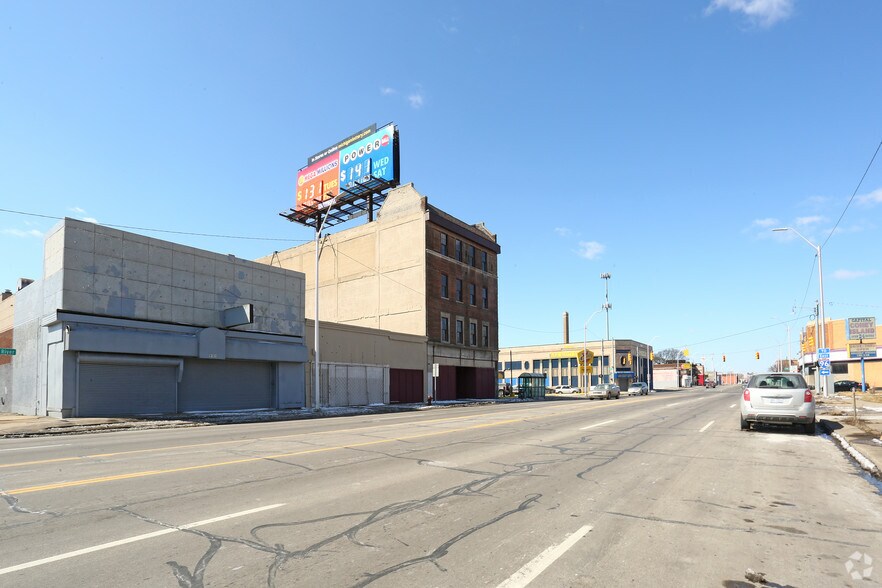 9111-9117 Grand River Ave, Detroit, MI à vendre - Photo de l’immeuble – Image 2 sur 3