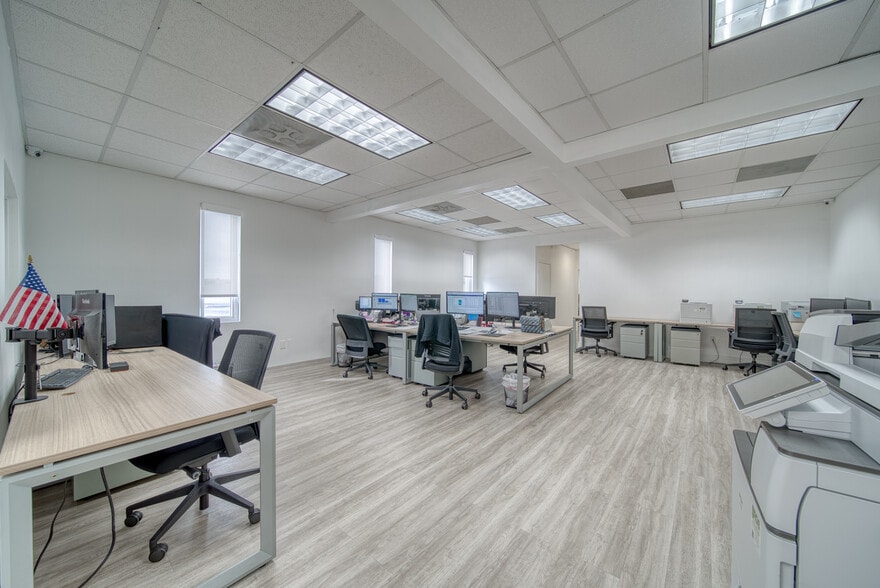 7500 NW 52nd St, Miami, FL à louer - Photo de l’immeuble – Image 1 sur 52