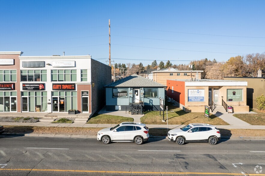 2713 Centre St NW, Calgary, AB à vendre - Photo de l’immeuble – Image 3 sur 4