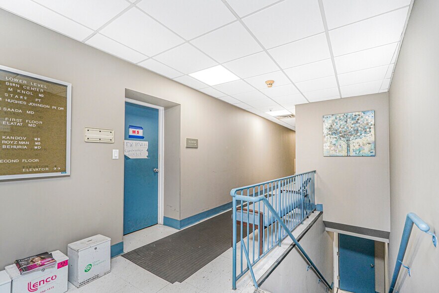 705 86th St, Brooklyn, NY à vendre - Photo de l’immeuble – Image 2 sur 21