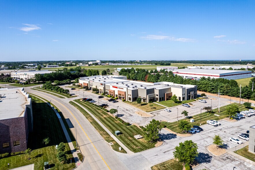 2700-2740 Independence Ave, Lee's Summit, MO à louer - Aérien – Image 3 sur 11