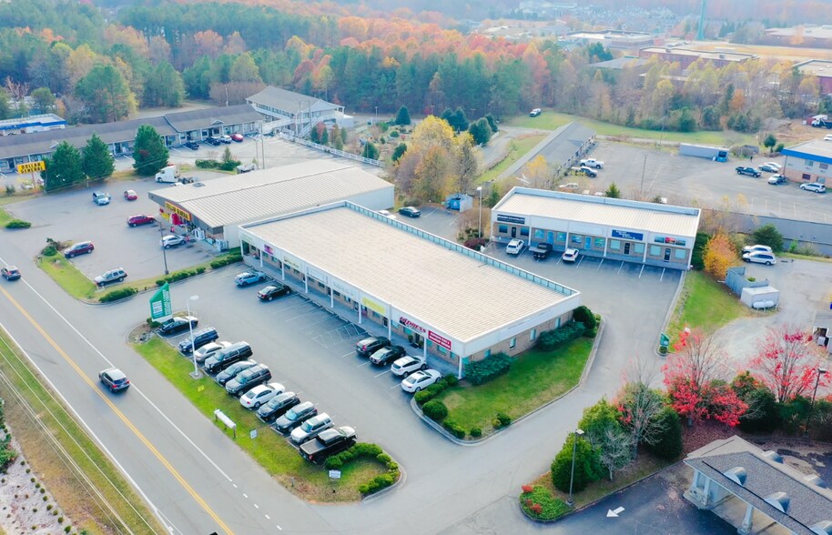 70 Scruggs Rd, Moneta, VA à louer - Photo de l’immeuble – Image 2 sur 4