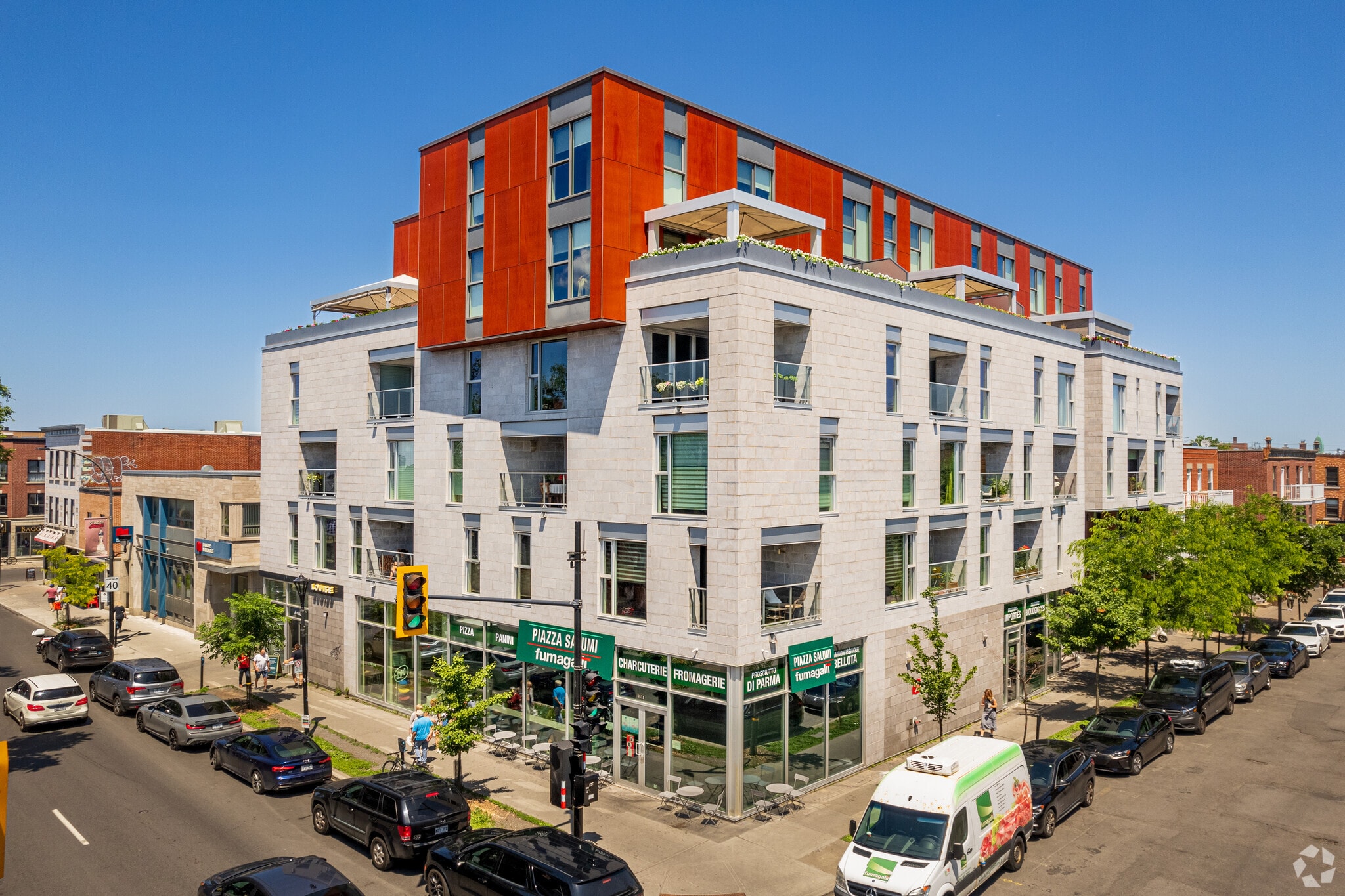 6833-6835 Boul Saint-Laurent, Montréal, QC à vendre Photo principale– Image 1 sur 11