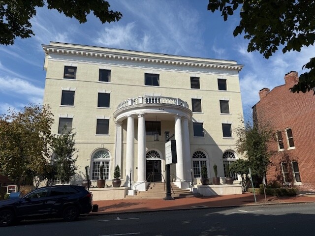 904 Princess Anne St, Fredericksburg, VA à louer Photo de l’immeuble– Image 1 sur 9