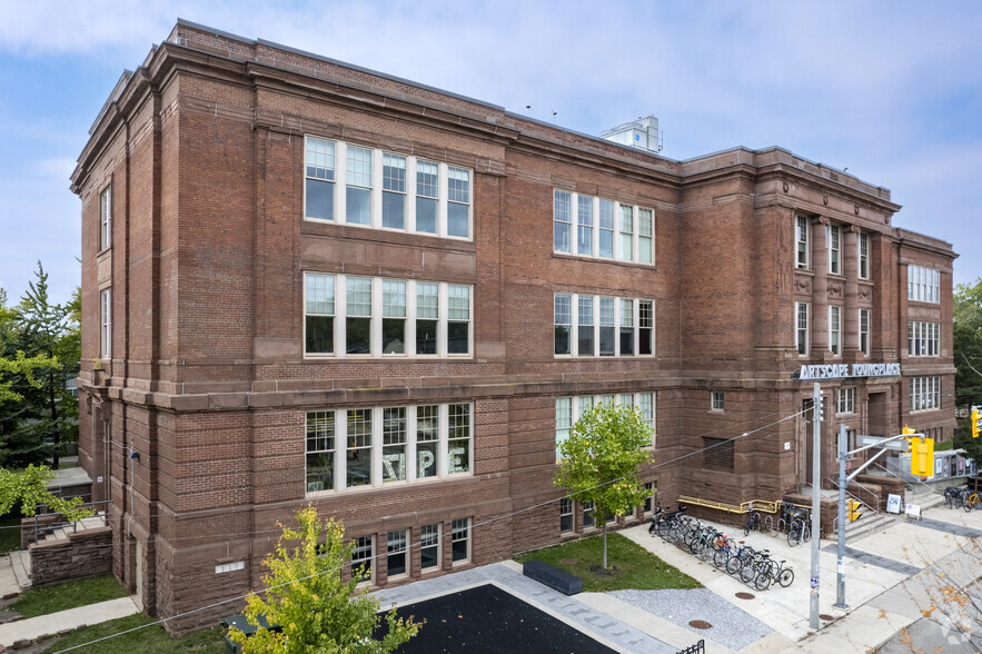 180 Shaw St, Toronto, ON à vendre - Photo de l’immeuble – Image 2 sur 3