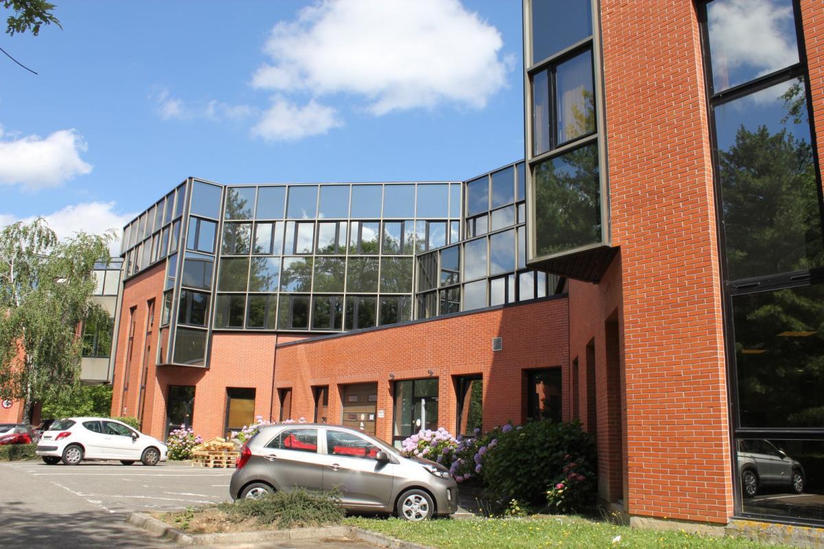Bureau dans Montigny-le-Bretonneux à louer Photo de l’immeuble– Image 1 sur 7