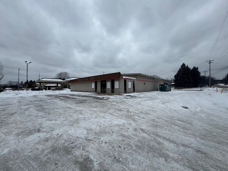 5007 28th St SE, Grand Rapids, MI à vendre - Photo de l’immeuble – Image 2 sur 5