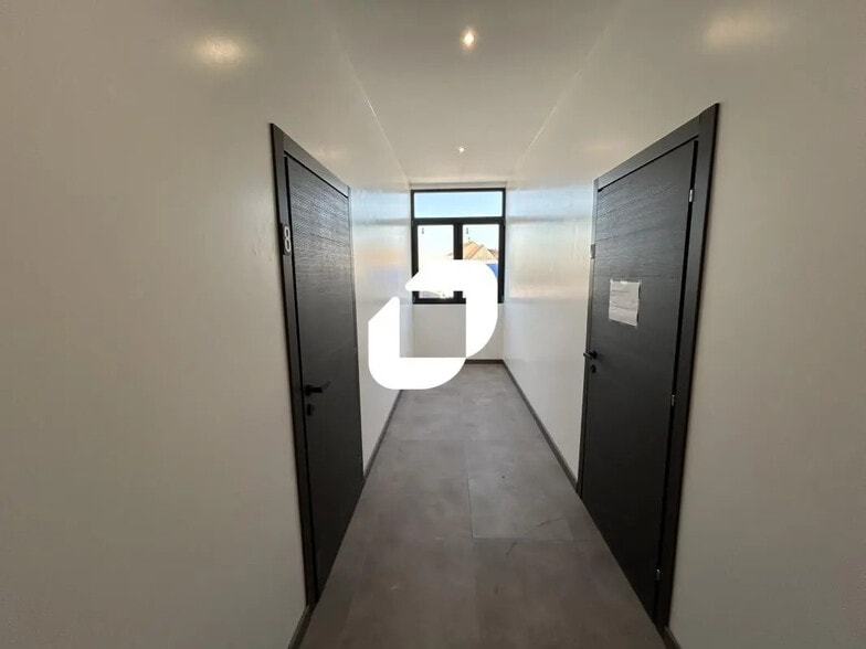 Bureau dans Brie-Comte-Robert à louer - Photo intérieure – Image 3 sur 4