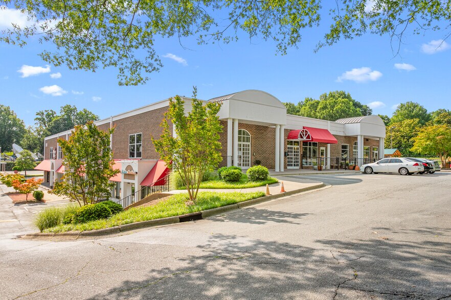 710 Coliseum Dr, Winston-Salem, NC à louer - Photo de l’immeuble – Image 3 sur 7