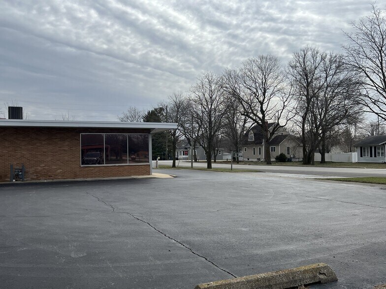 103 E 3rd St, Aroma Park, IL à vendre - Photo de l’immeuble – Image 3 sur 24