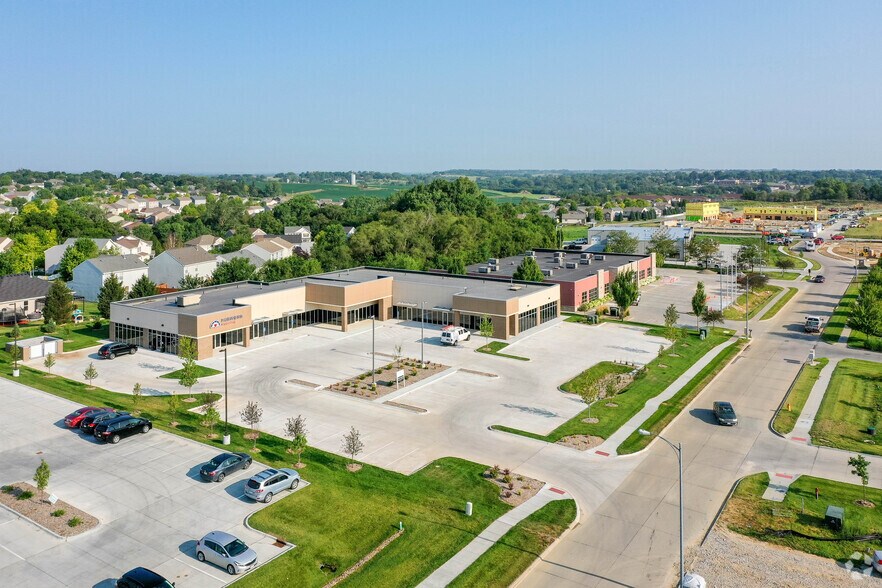 1314 N 205th St, Elkhorn, NE à louer - Photo de l’immeuble – Image 2 sur 3